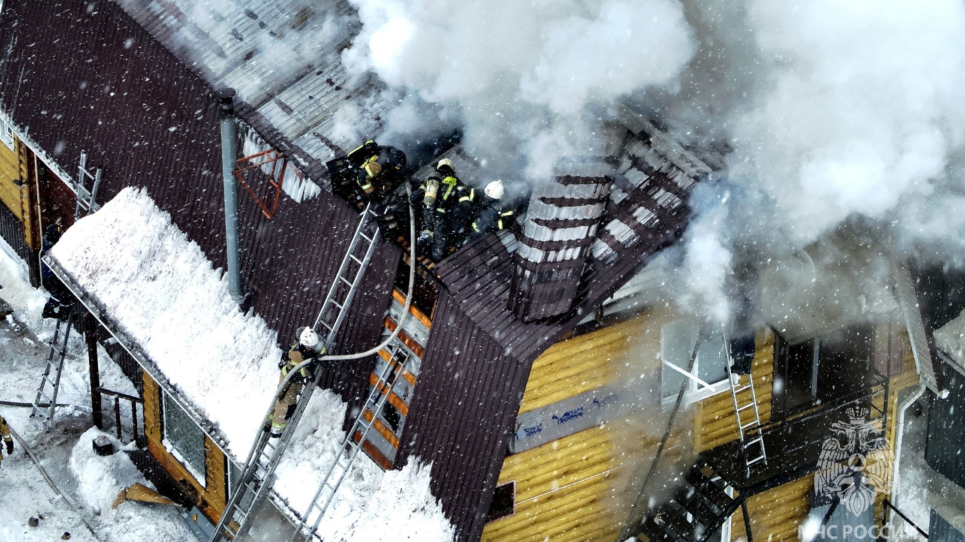 Пожарные в Югре спасли из огня почти 70 человек