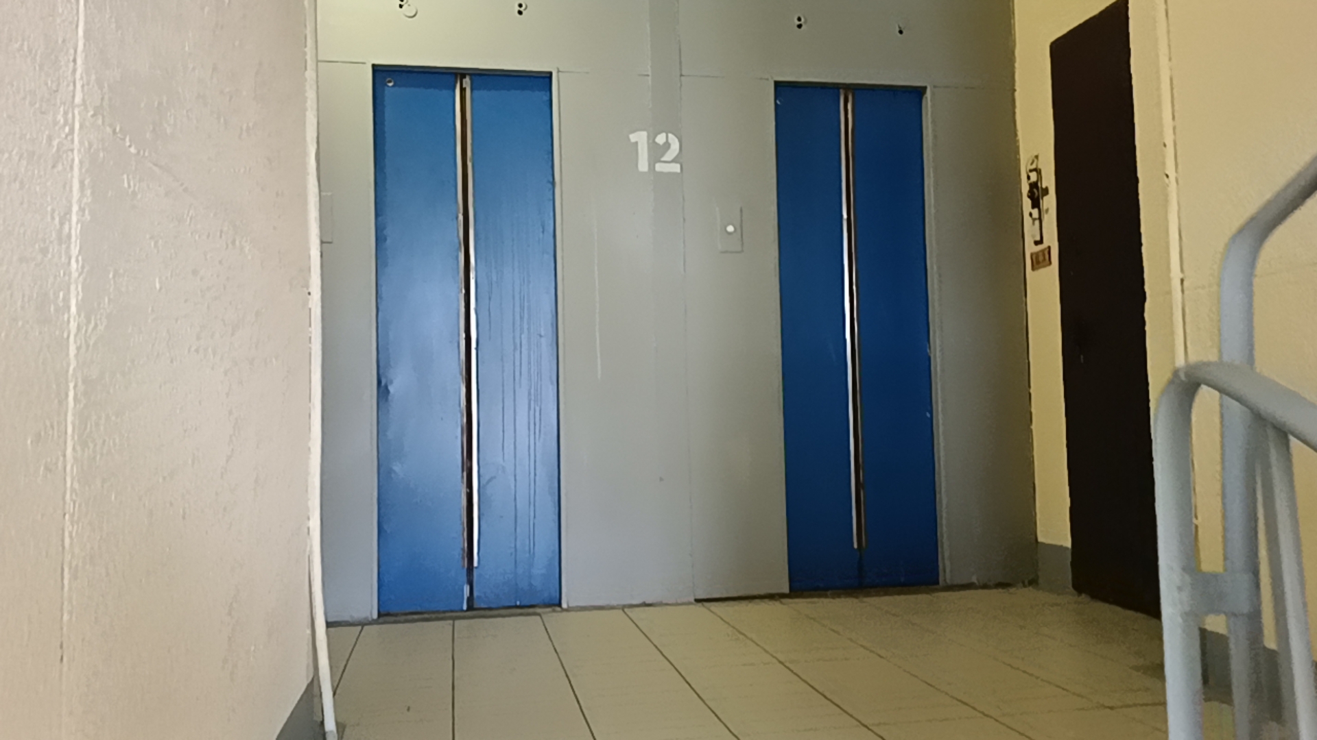 два пассажирских лифта OTIS 1000R. V1 msQ400 kg