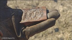 Выкопал интересную находку, когда копал металлолом.