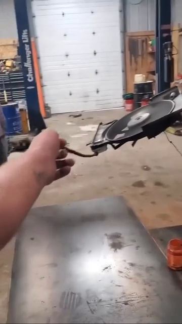 Необычный эксперимент: как изменится работа обычного автомобильного вентилятора при подаче на нег...