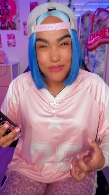 ТРЕИСИ СМОТРИТ СТАРЫЕ ВИДЕО треиси ulove юлав