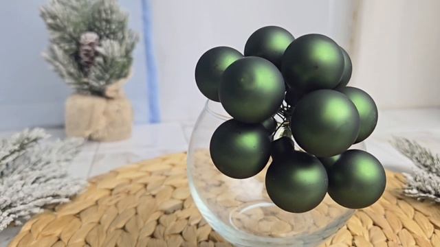 ГРОЗДЬ стеклянных матовых шариков на проволоке 12 шаров по 25 мм цвет: зелёный бархат 2000691