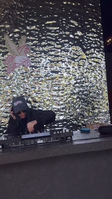 Performance ANIDARK #lifeisbutadream #dj