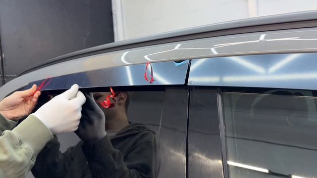 Видео установка плоских тюнинг дефлекторов для окон Audi Q5 L II (FY) LONG / Ауди Ку5 Лонг