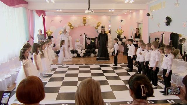 Отличный выпускной Алиса в стране чудес