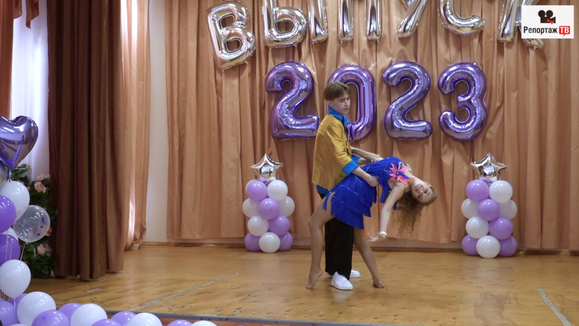 Обалденный танец - Стиляги в СССР - версия выпускников в ритмичном танце