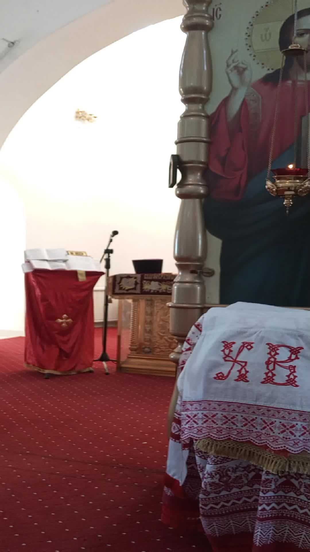 Божественная служба в храме Святой Троицы