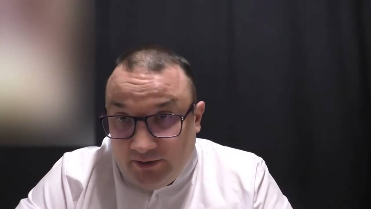  Темные пятна ануса и бородавки на члене. Клинический случай 1296