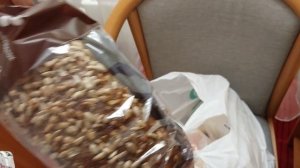 Обзор номера в гостинице Вега Измайлово. Покупки в Перекрёстке.