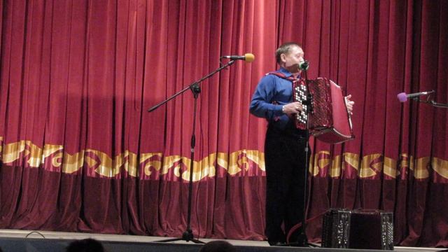 В этой деревне огни не погашены