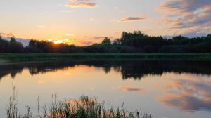 Рассвет на озере.