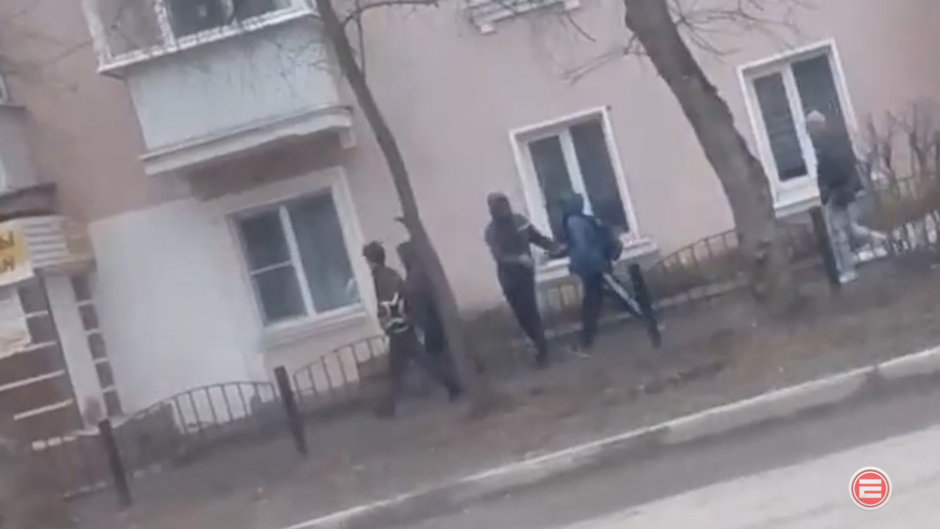 Сварщик сварил наркоту. В Ревде дилер передал дозу путем рукопожатия