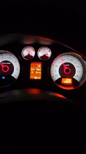 Peugeot 308 лунная приборка