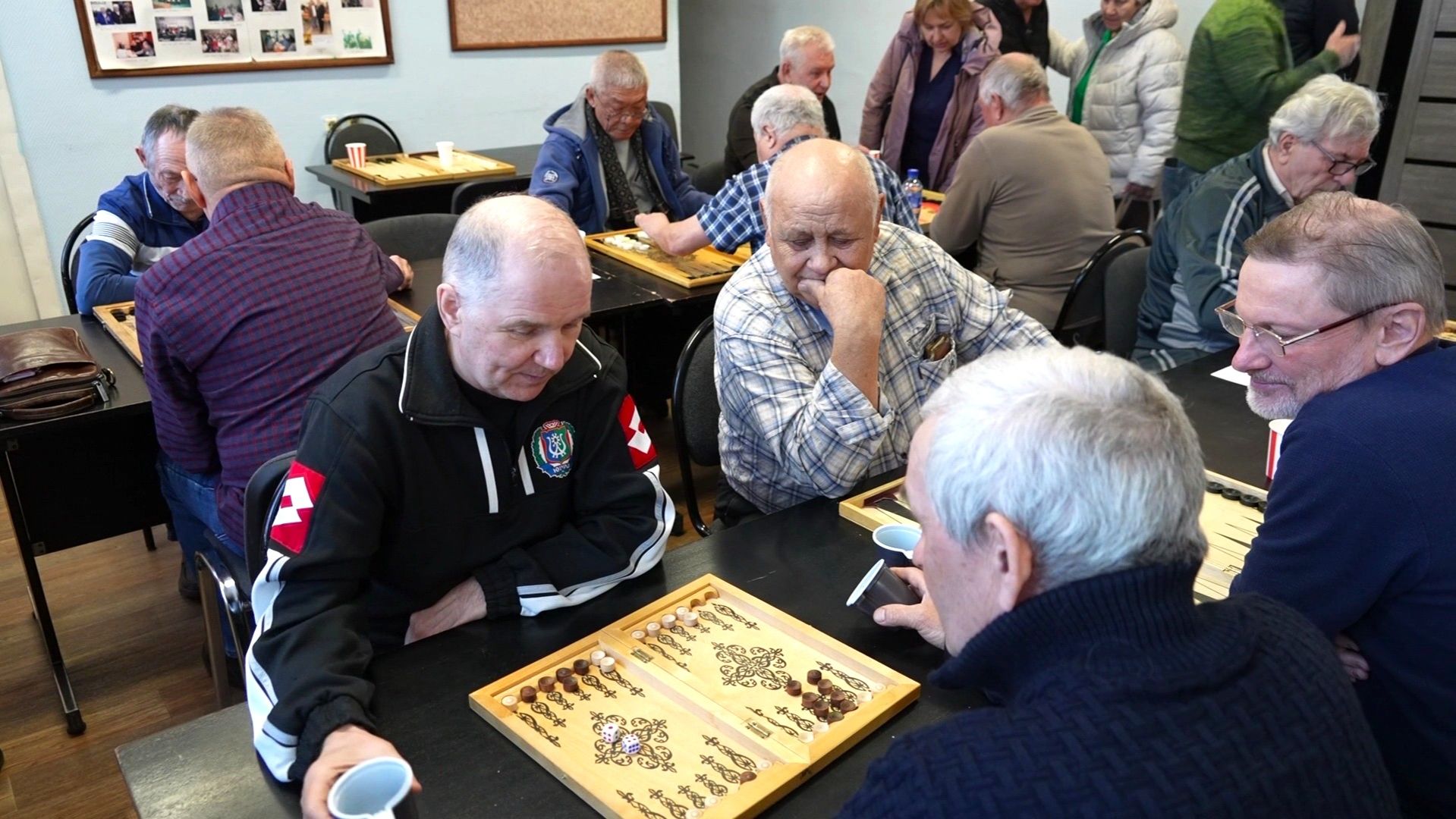 Марафон настольных игр организовали для ветеранов Урая