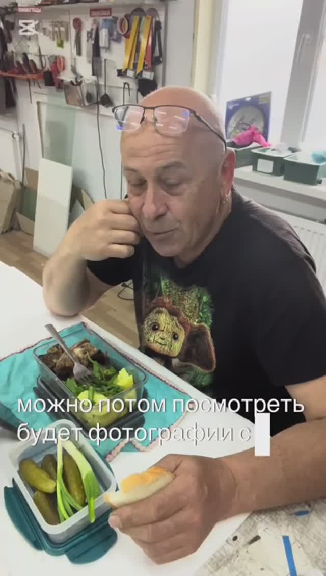 Гена на обеде пилит контент