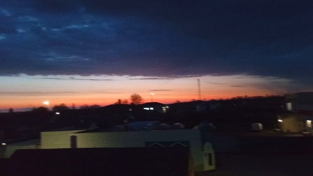 Красивый закат р.п. Таловая Воронежская область 16-04-2026