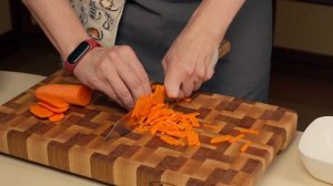 Первый серийный кухонный нож — честный тест реза по капусте и продуктам. Heimcut Blue-2