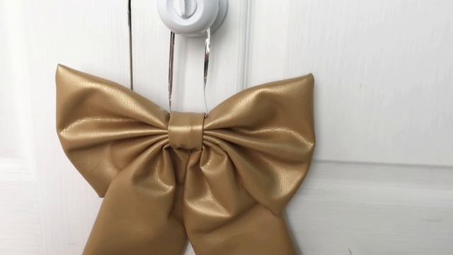 Украшение для интерьера и больших елок БАНТ КЛАССИЧЕСКИЙ золотой эко-кожа 27 см БТ2-300-зол