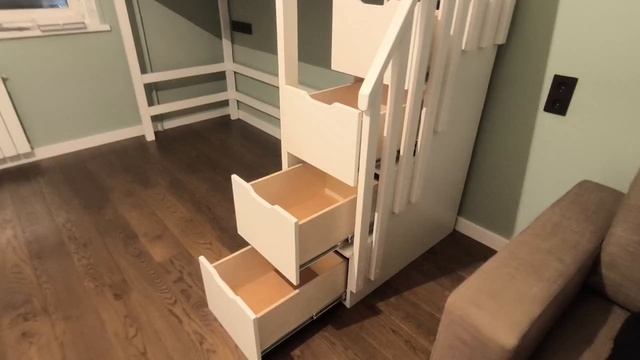 Кровать-чердак Vita Mia Уно 80x190 см с лестницей-комодом. Массив сосны. Цвет: белая эмаль