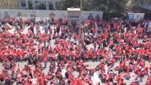 Сотни учителей вышли на протест в Анкаре после двух подряд случаев стрельбы в турецких школах.