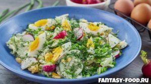Весенний салат с редисом, огурцом и яйцом