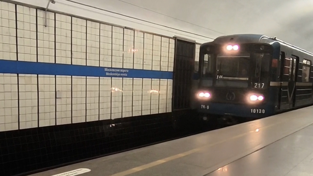 81-717 начали списывать с Московско-Петроградской заменяя на 81-725.2 Балтиец