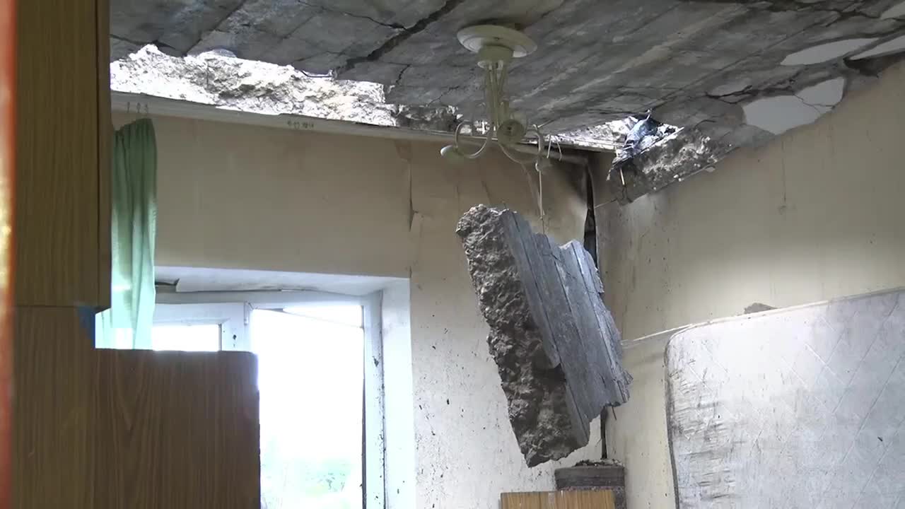 На видео последствия атаки БПЛА по Туапсинскому муниципальному округу в ночь на 16 апреля работа...