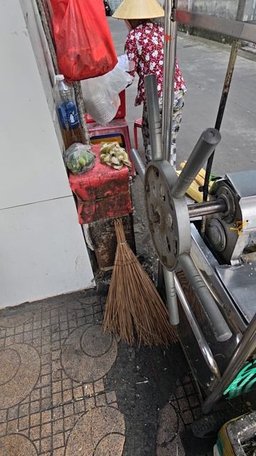 DIMAVIPER ПРОБУЕТ СОК ИЗ ТРОСТНИКА!