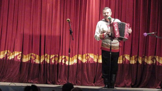 Старый вальс и Поставьте памятник