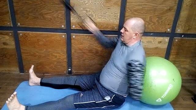 растяжение и укрепление мышц плеча и средних пучков трапеции.