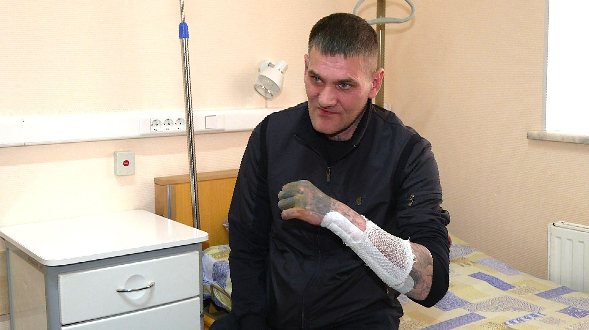 Бойцу из Мортки спасли руку после атаки беспилотника