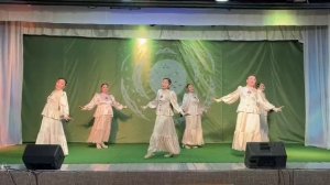 Танцевальный коллектив "Кэнчээри"
Усть - Алданский улус, с.Мындаба
Танец "Алаас кыыһа"