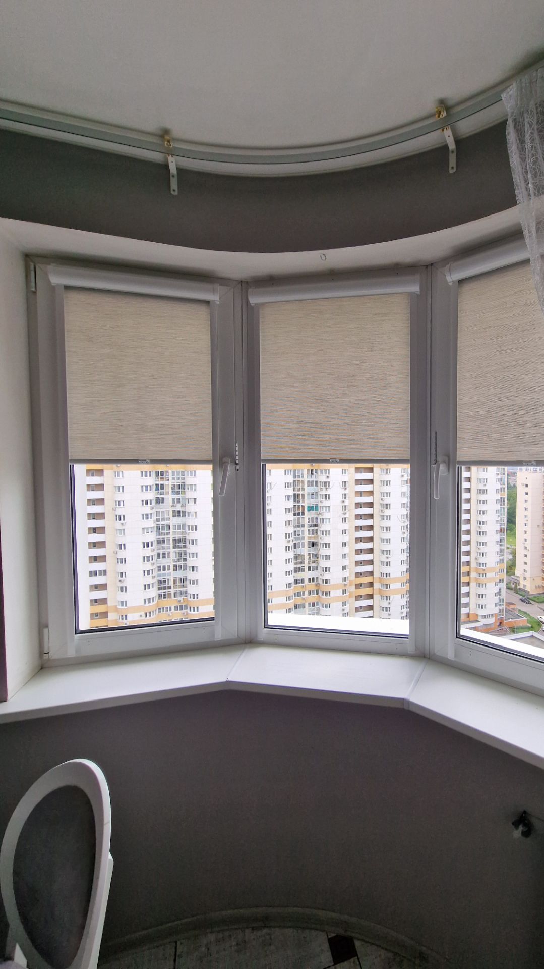 Ткань Корсо. Светло-серый. Кассетные рулонные шторы на пружинном механизме