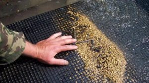 Мою Золото в золотоносной реке зимой!