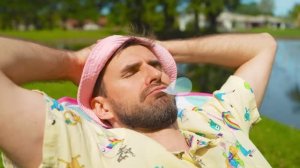 Настя рассказывает весёлую историю про спящего папу