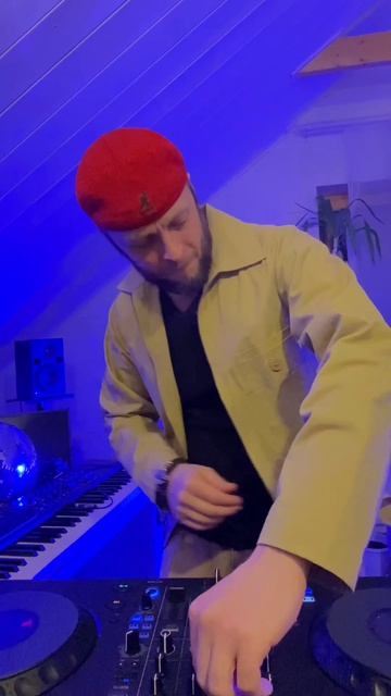 Как поднять себе настроение? В описании 