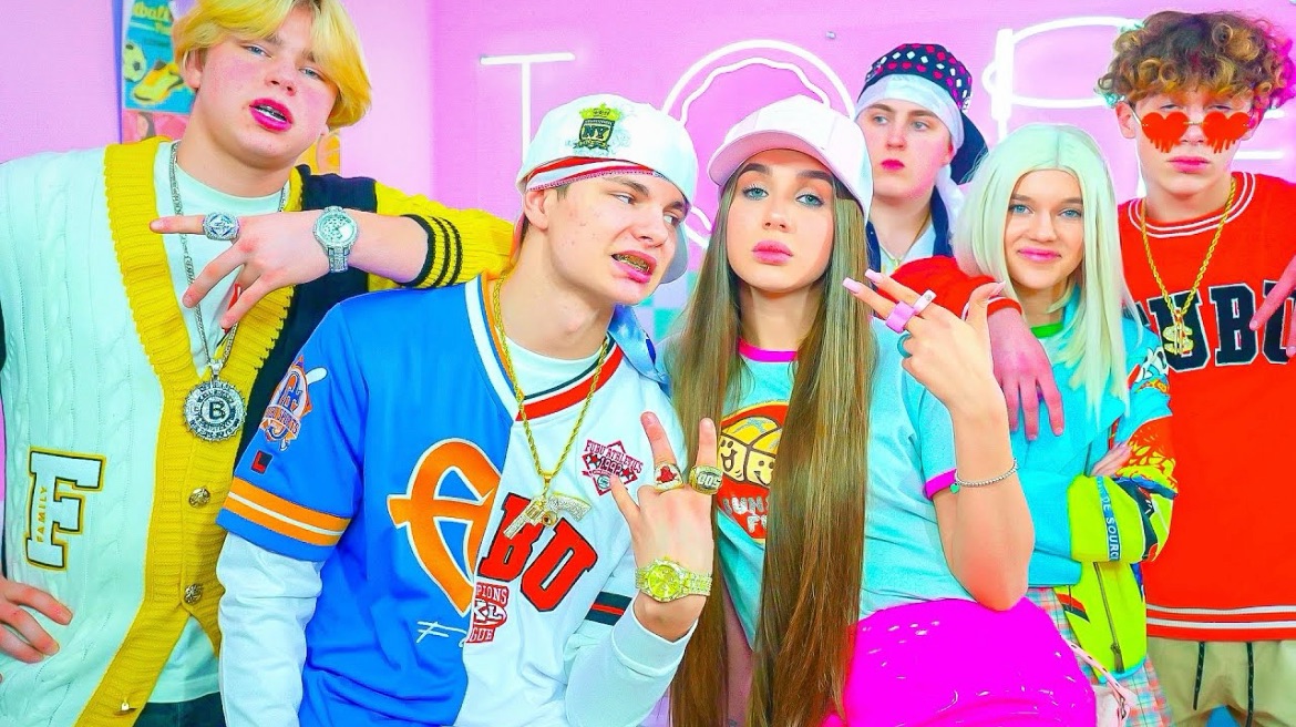 КЛАССНАЯ БАНДА В ШКОЛЕ BUNNY!!! ДИАНА И ДЕВОЧКИ BUNNY В ШОКЕ ОТ ТАКИХ ПАРНЕЙ!!!