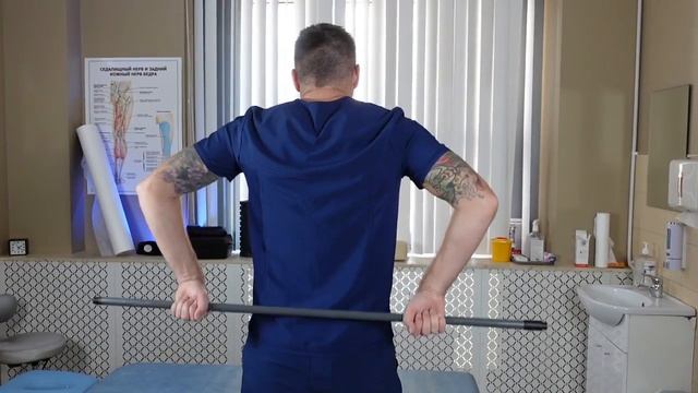 Боль и скованность в плечах? Решение — лечебная гимнастика!