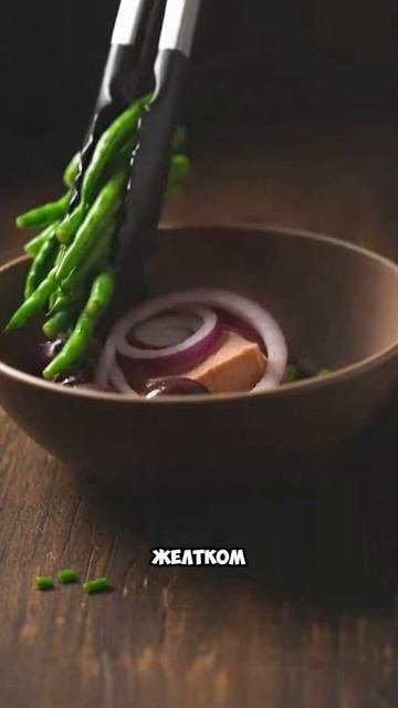 Салат с тунцом и фасолью за 10 минут  Тунец фасоль яйцо оливки красный лук. Вкусно и быстро! с