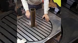 Сделанный своими руками стенд для сварки из старой ступицы.