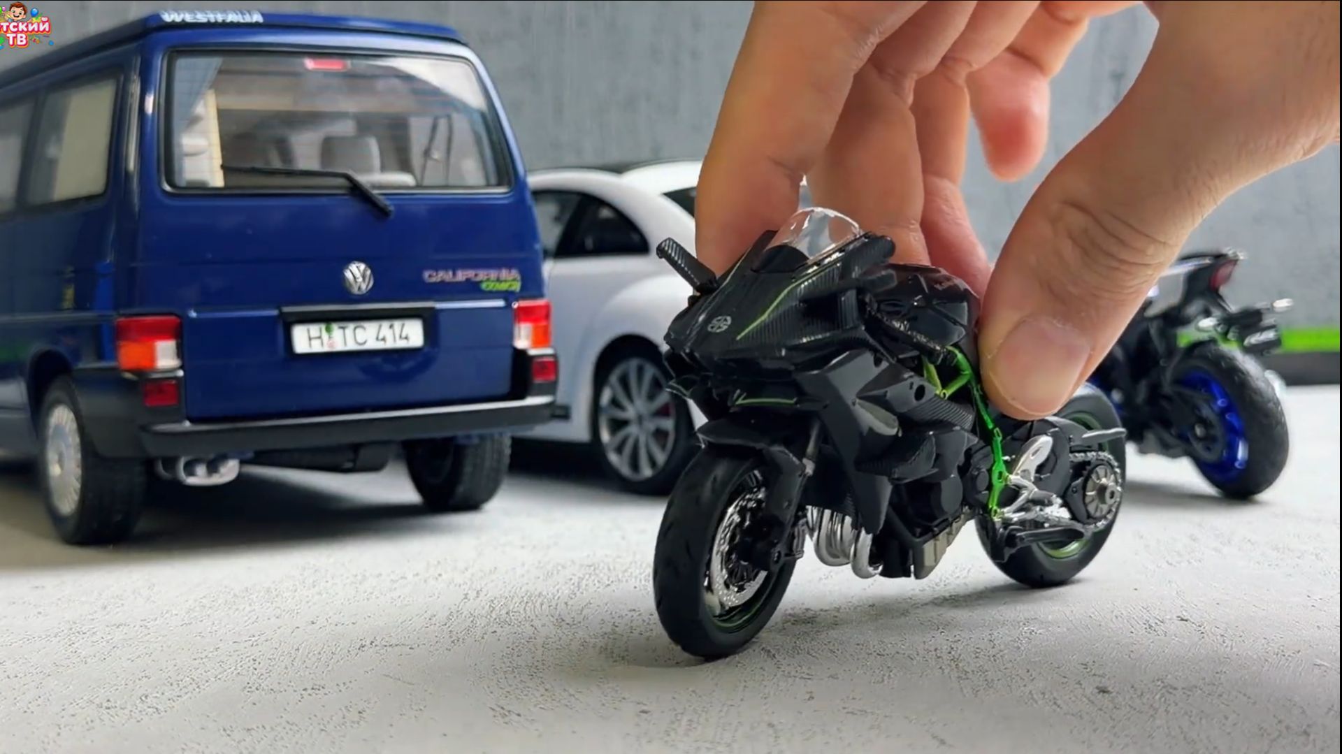 Какая машинка лучше? 😱 Фургон против Жука! Сравнение