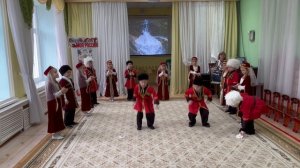 Танец «У родника"