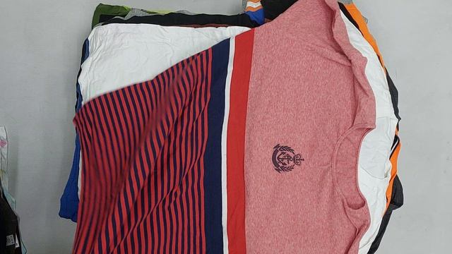 Фото лота №42417 по запросу Футболки оптом