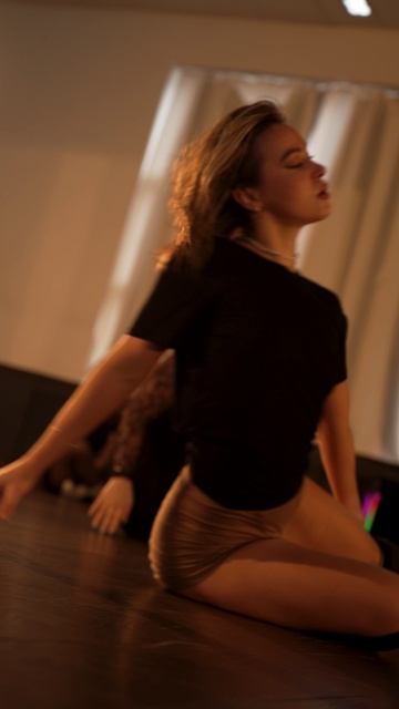 Стрип плаастика - Школа танцев 