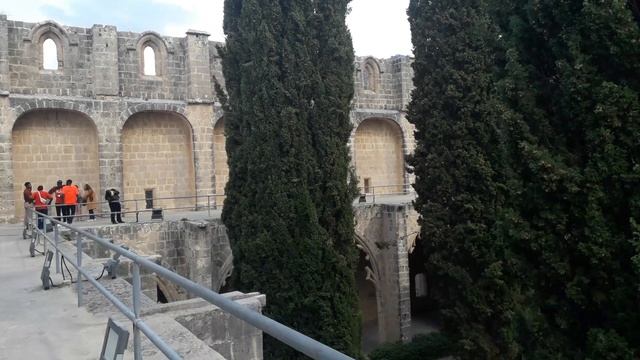 Северный Кипр. Аббатство Беллапаис  один из красивейших памятников Смотровая площадка. Красотища.