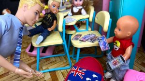 УКРАЛ ТЕЛЕФОНЫ У УЧИТЕЛЯ? НА ВПР! Катя и Макс веселая семейка куклы Барби в реальной жизни истории