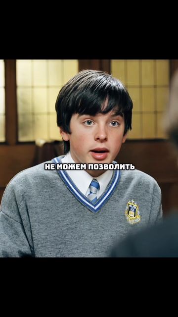 Его наказали за неправильную обувь😳