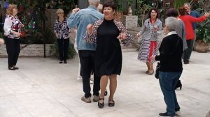 На танцах...в доме Офицеров я зажигаю...