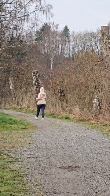 Моя любимая походка... Но правда на пляже... В лесу тоже смотрится!