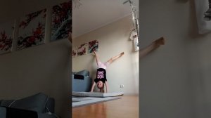 Учимся делать колесо+приводящие упражнения